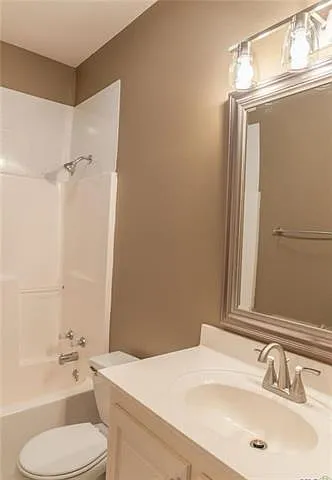 5668 Ducros Dr — Photo 6