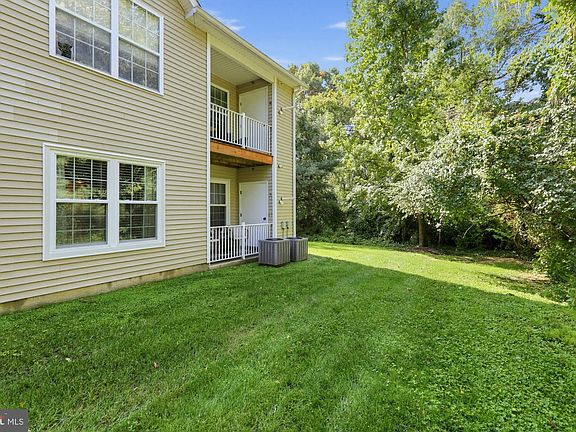 2nd image of 811 Sunflower Way
