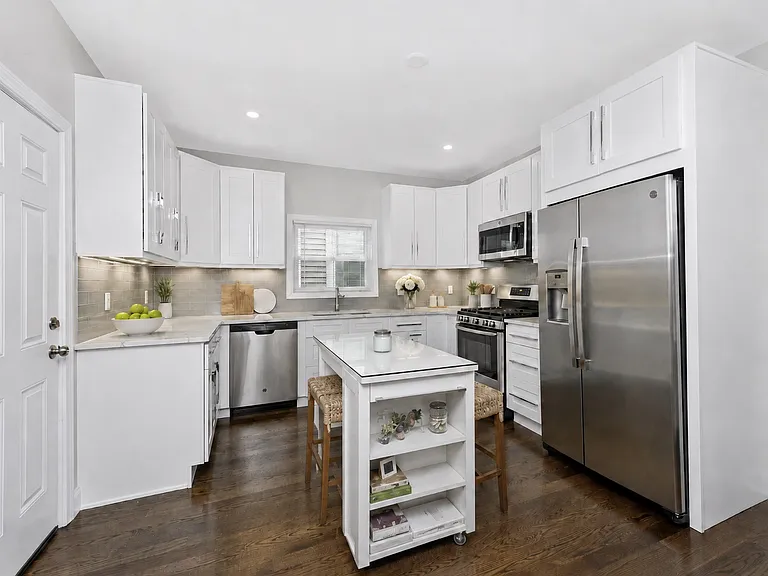 3-69 Marine Rd #3 — Photo 1