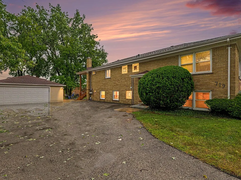 16W719 56th Pl #1