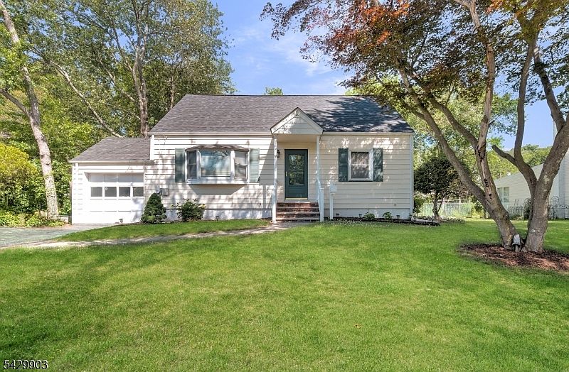 1st image of 9 Park Dr