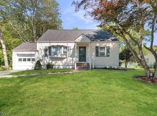 9 Park Dr, Livingston, NJ 07039