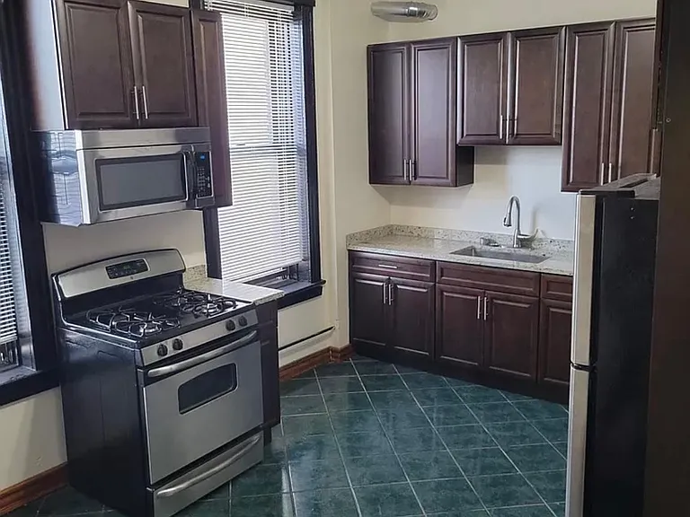 2139 S Western Ave #2 — Photo 6