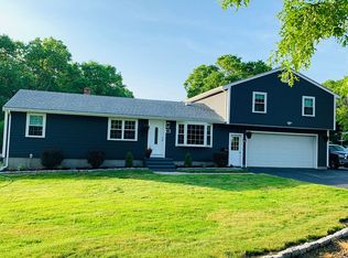 1363 Old Fall River Rd, Dartmouth, MA 02747