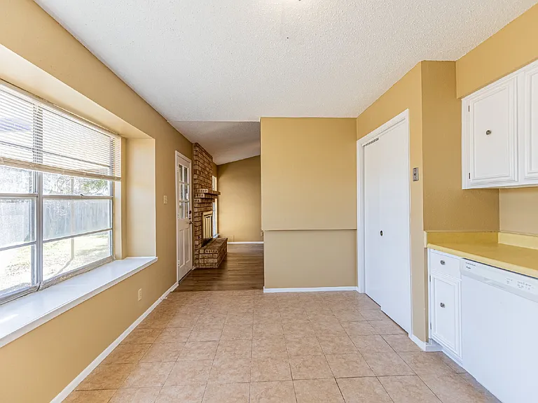 4414 Valleybrook — Photo 11