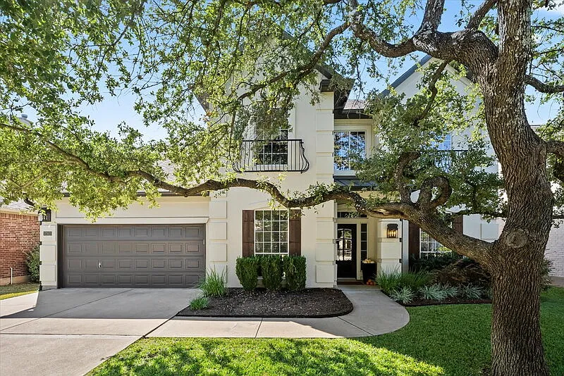 5 bed, 4.0 bath, 4117 sqft, $4,999 — Photo 4