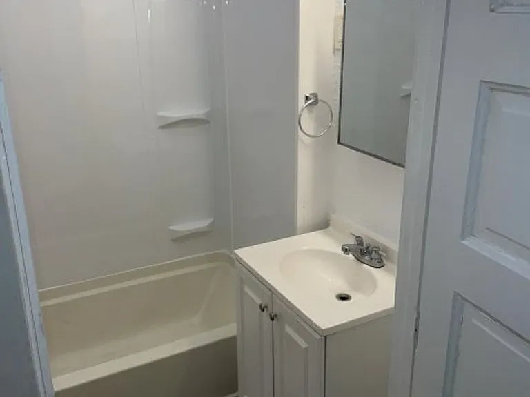 1046 W Walnut St — Photo 11
