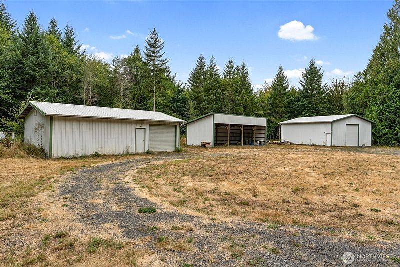 5th image of 181 Labarre Road