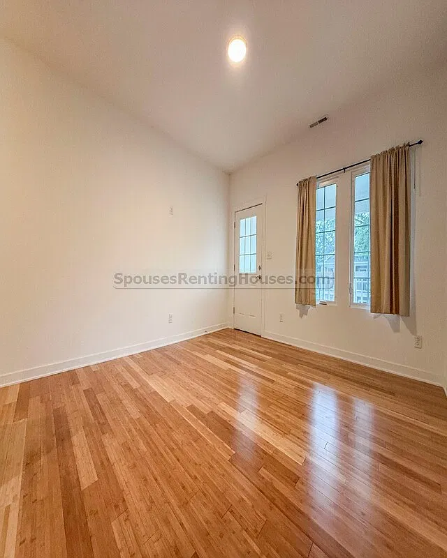 3 bed, 2.5 bath, $2,100 — Photo 3