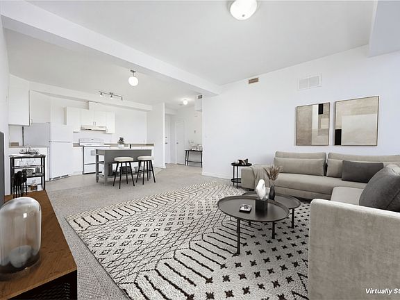 3rd image of 3433 Bathurst St #4