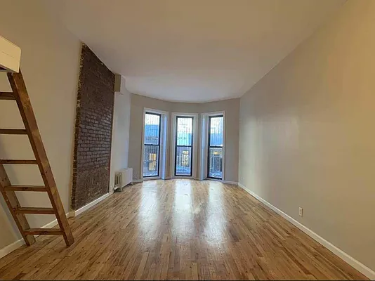 Rented by Tourma Realty LLC | media 27