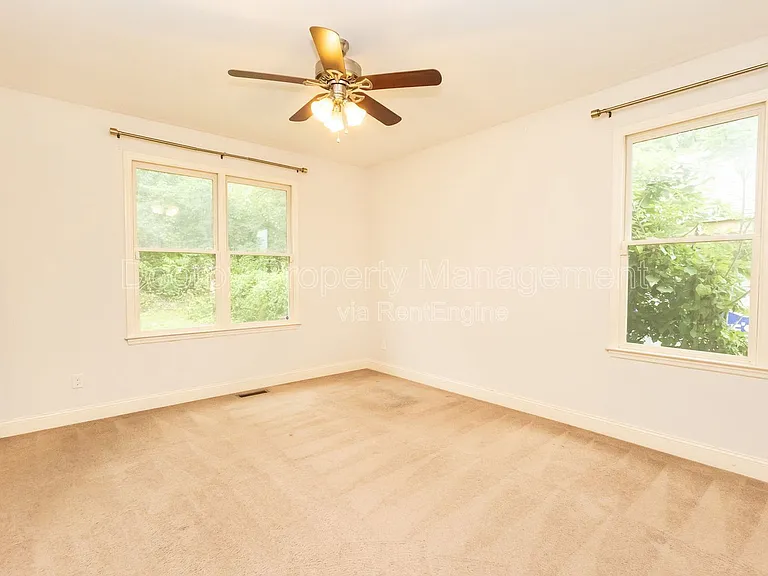 226 N Hickory St — Photo 15