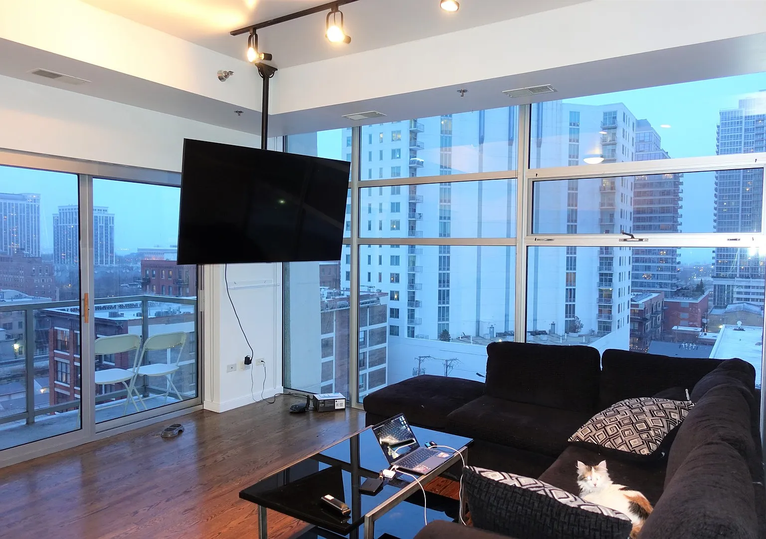 2 bed, 1020 sqft, $2,750 — Photo 2