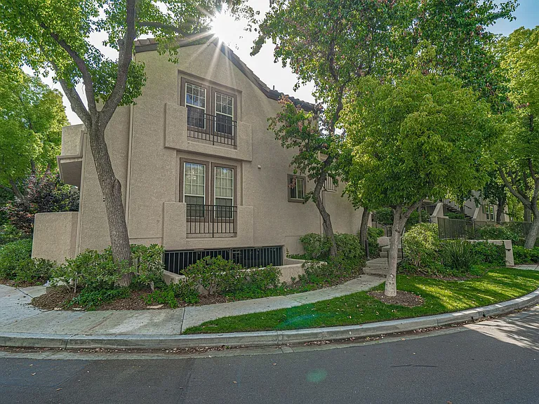 24109 Del Monte Dr #466 — Photo 1
