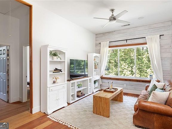3rd image of 133 Arcadia Cir NW