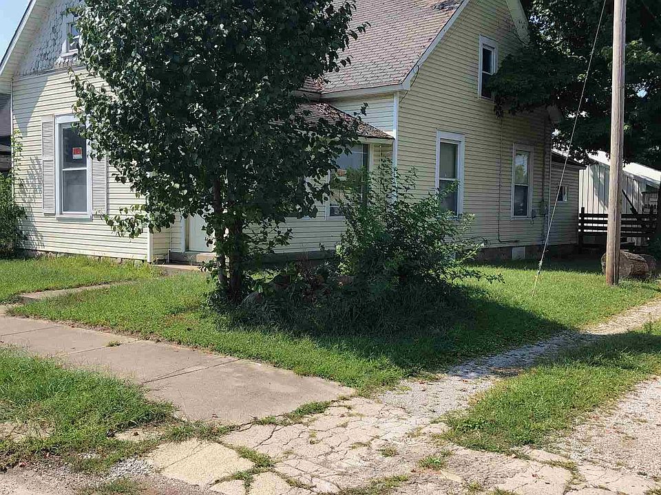 1st image of 423 Tanguy St