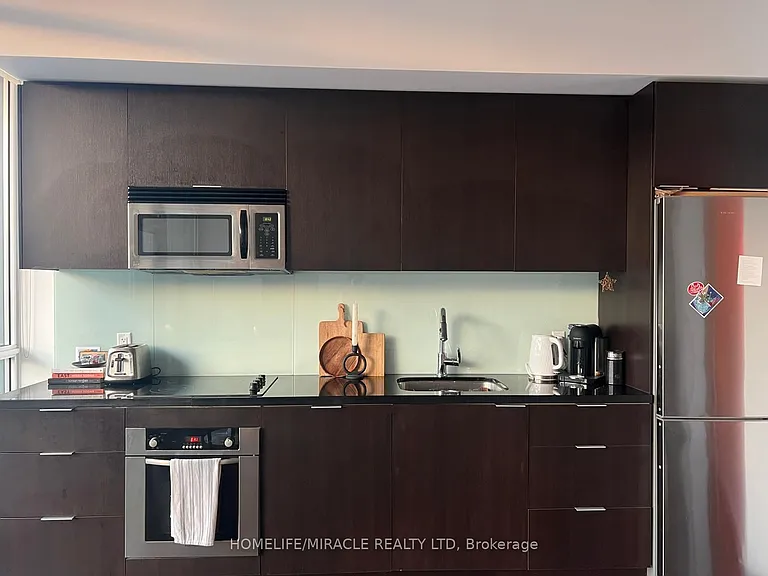 478 King St W #1104 — Photo 3