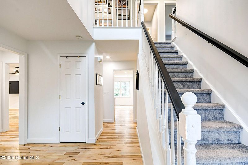 5th image of 17 Sweetbriar Drive
