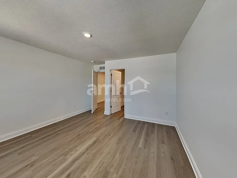 315 Pine Hill Ct — Photo 17