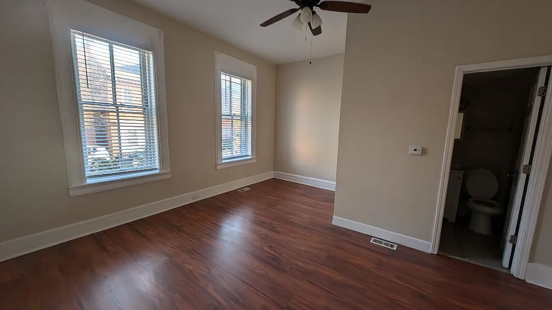 Studio, 700 sqft, $850 — Photo 2