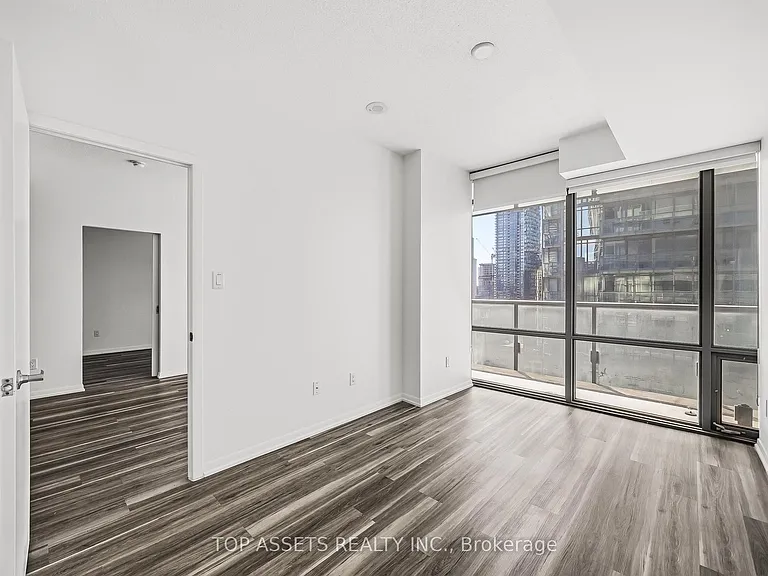 37 Grosvenor St #2109 — Photo 18
