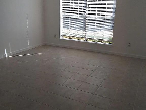 3rd image of 2818 Meadowcreek Dr