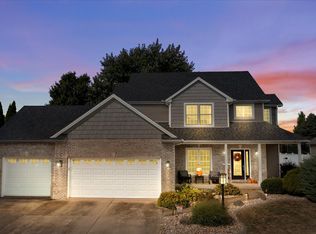 1501 Quarry Rd, Mahomet, IL 61853