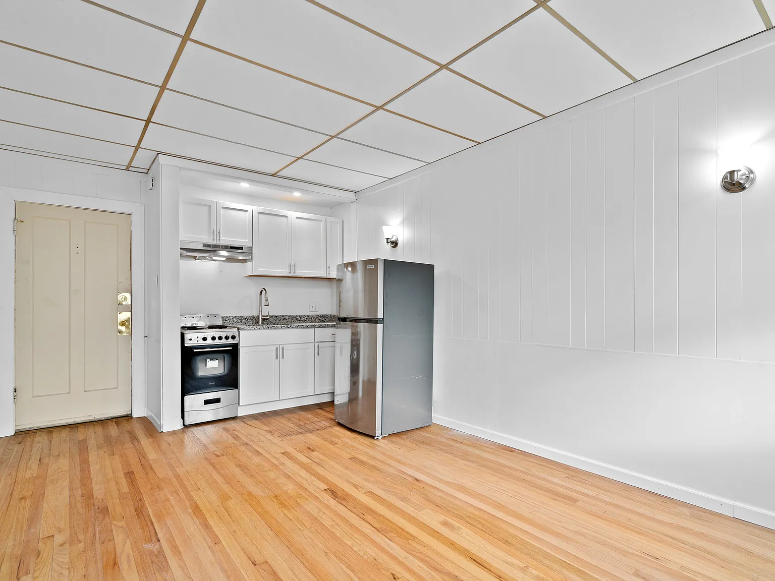 Studio, 400 sqft, $1,100 — Photo 3