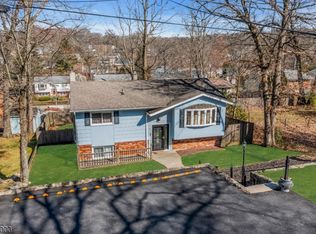 5 Metro Trl, Hopatcong, NJ 07843