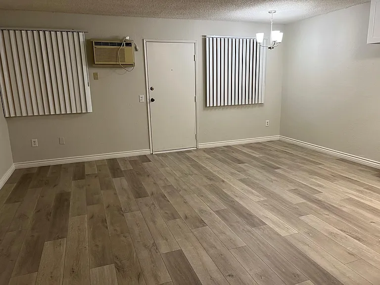 14814 Erwin St #6 — Photo 7