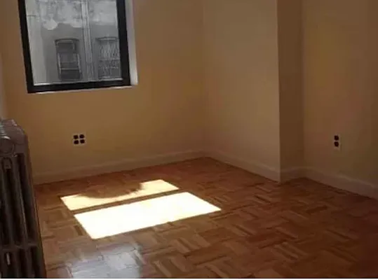 Rented by M.Grossman R.E. Management | media 5