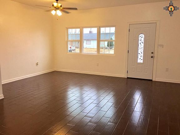 3rd image of 1001 W Berry Dr