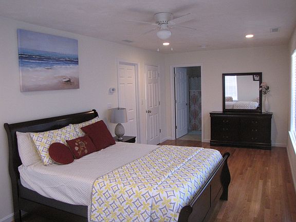 Large spacious Master Bedroom with Walk in closet and master bathroom