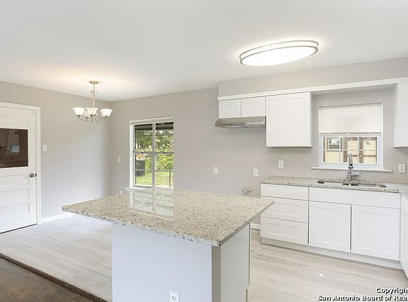 3rd image of 235 Antrim Dr