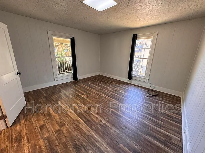 3 bed, 1.0 bath, 1347 sqft, $1,450 — Photo 3