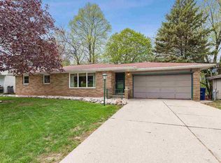 386 Skyline Blvd, Green Bay, WI 54302