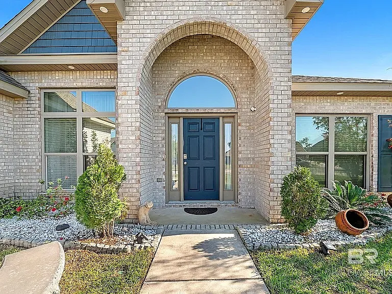 335 Thornhill Cir — Photo 5