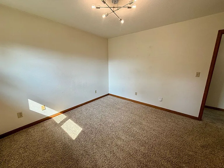 1216 N Point Dr — Photo 11