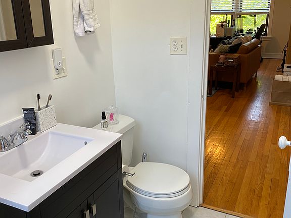 2nd image of 1255-1255 W Henderson St #2AE