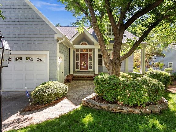 2nd image of 2 Stonewater Pl