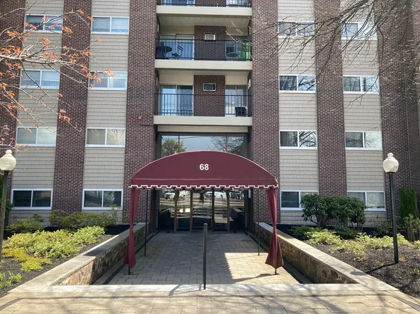 68 Main St APT 46C, Stoneham, MA 02180