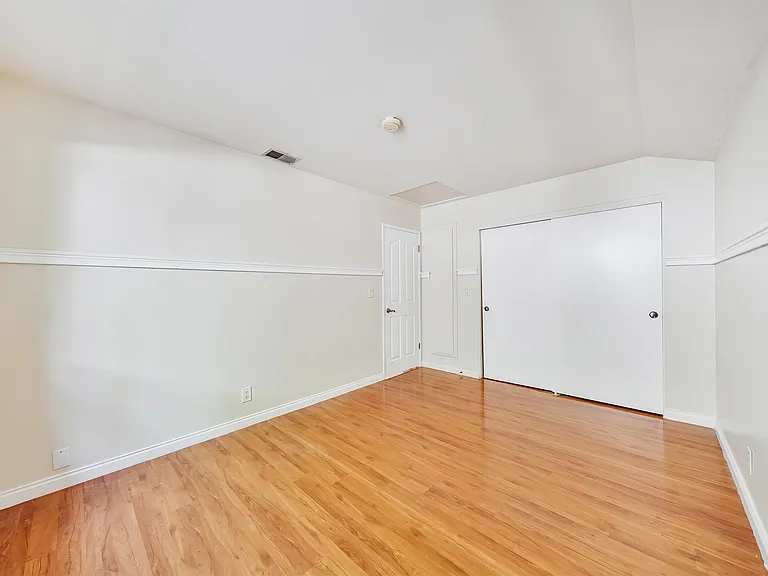 156 Appletree Ave — Photo 18
