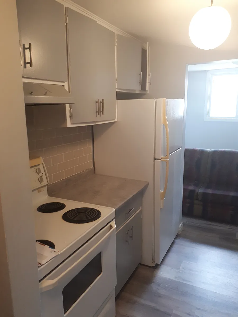 Building Photo - 595 Silverbirch Rd #4