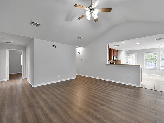 5th image of 12006 Champions Walk Ln