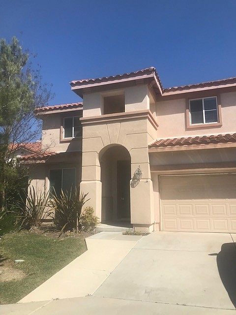 1st image of 874 Avenida Abeja