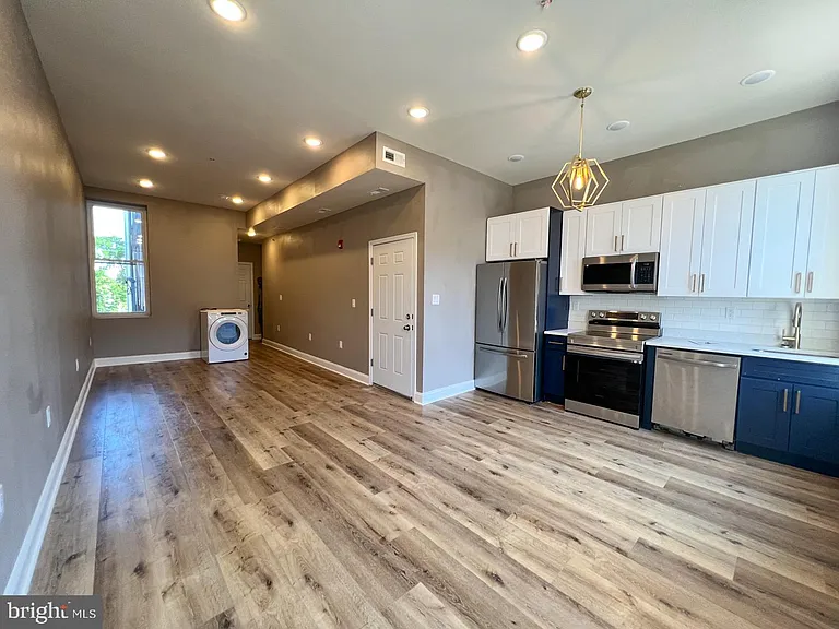 1429 W Diamond St #2 — Photo 2