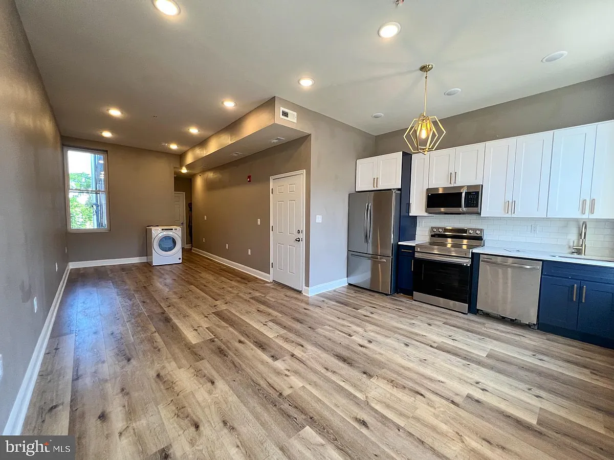 Building Photo - 1429 W Diamond St #2