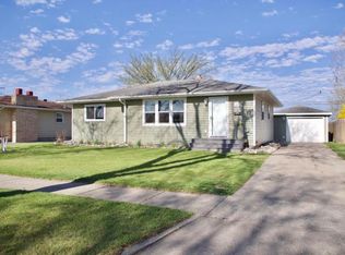 1617 17th St S, Fargo, ND 58103