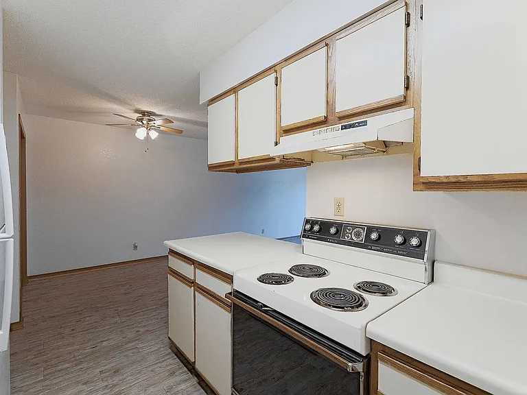 Cambridge Apartments — Photo 35