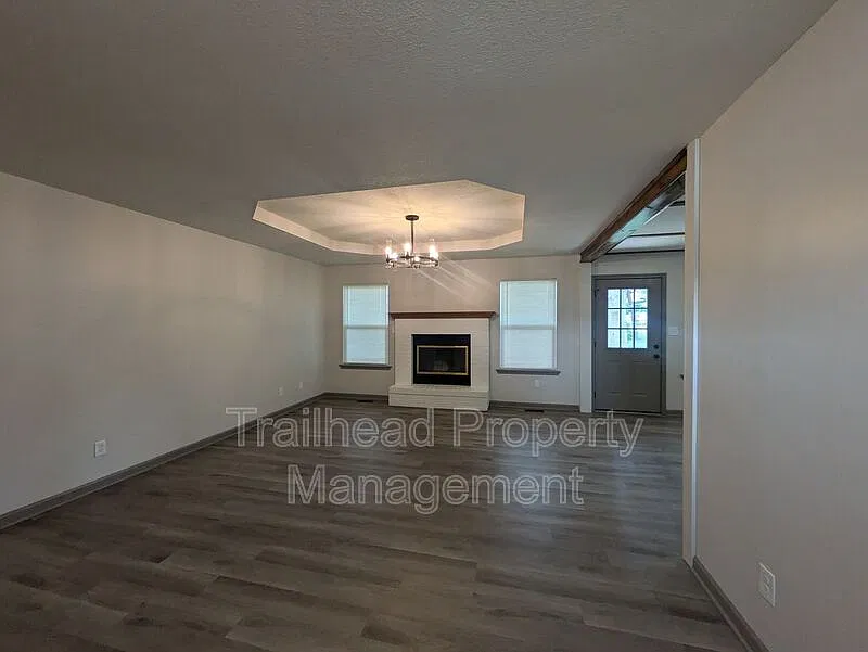 4 bed, 3.0 bath, 2400 sqft, $2,495 — Photo 2